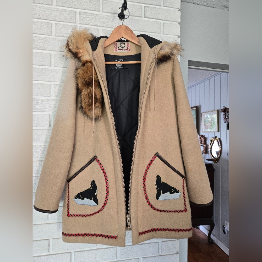 Vinatge James Bay parker with Fox Fur Trim, Size S/M